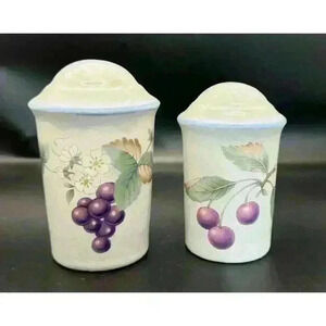 Savior Vivre "Luscious" Salt and Pepper Set Grapes Flowers and Green Leaf Design